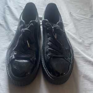 Black fenty pumas sz 12